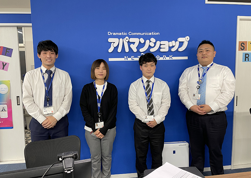 スタッフ集合写真