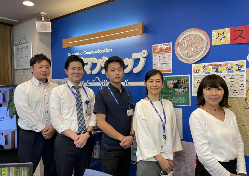 スタッフ集合写真